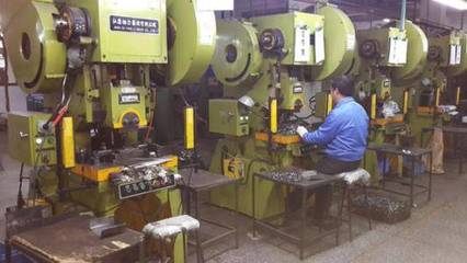 追求内心的平衡 普通冲床工的生活反思